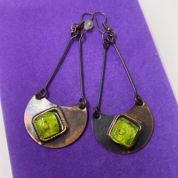 💛 Bronze Artisan Green Glass Earrings - Picture 1 of 2